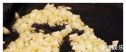 丙烯酰胺|炒菜时先放大蒜，会产生致癌物吗？医生道出答案，越早知道越好