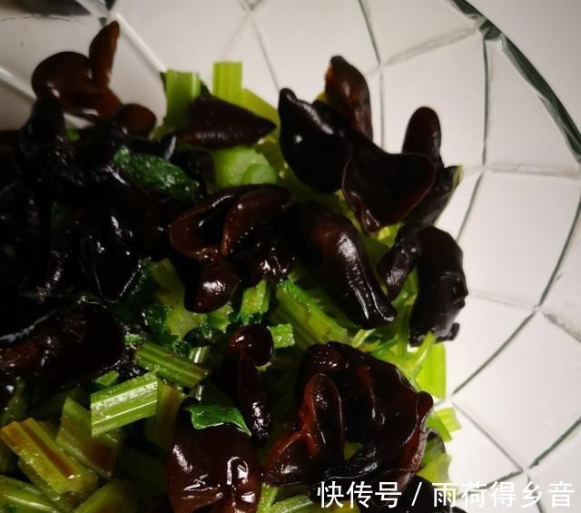 这菜千万不要隔夜吃，吃一次比喝酒危害还要大，还不进来看看！