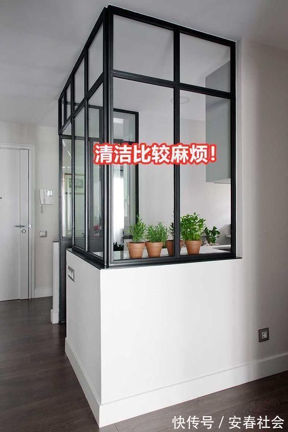 实心|都是装厨房,国外偏偏弄半个玻璃房,一半玻璃一半实心墙,靠谱不