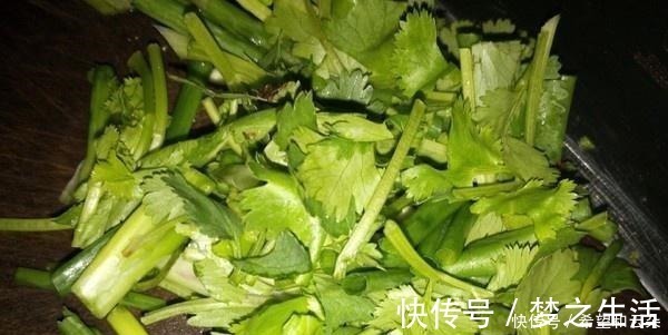 味道|夏天不吃这道菜太可惜了,把水焯一下,拌上一种特别的味道