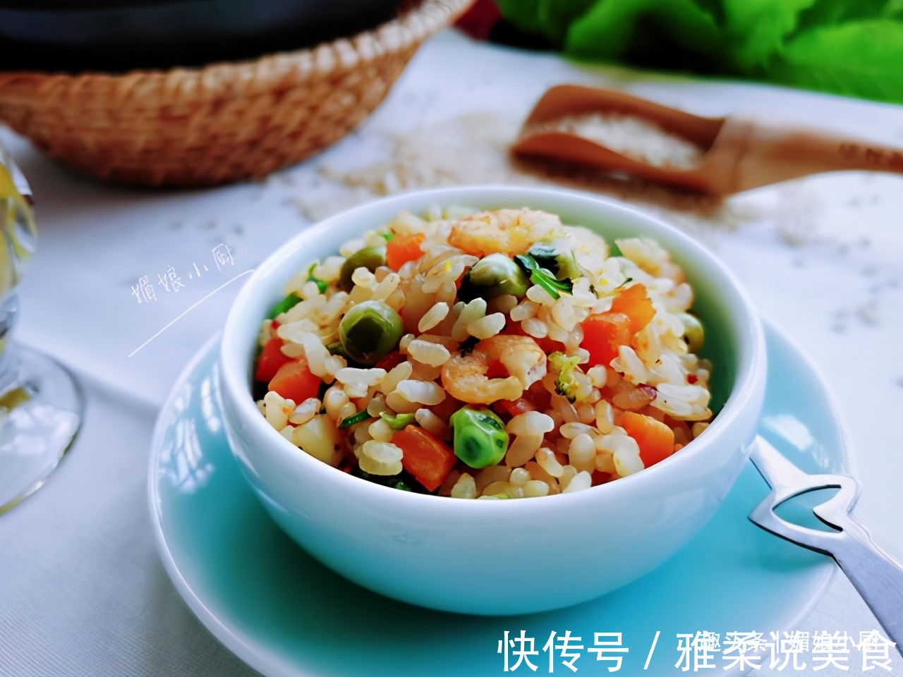 50岁阿姨的一人晚餐,简单一碗饭色香味营养俱全,网友说真会做