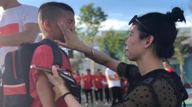 “如果能重选，我一定不让孩子住校”，寄宿是省心还是“痛心”