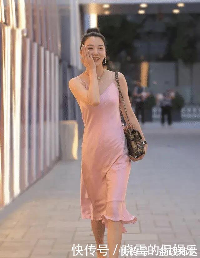 荷叶 荷叶罗裙一色裁,芙蓉向脸两边开,吊带连衣裙演绎的优雅从容之美