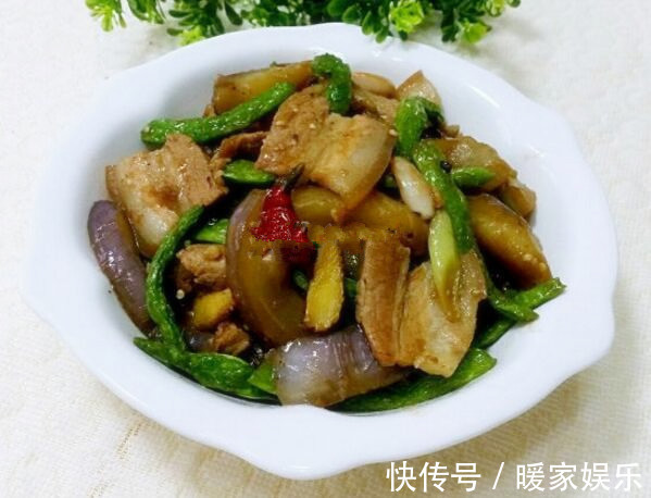 操作简单的小炒菜，有肉有菜很下饭，不油腻特别美味可口，很好学