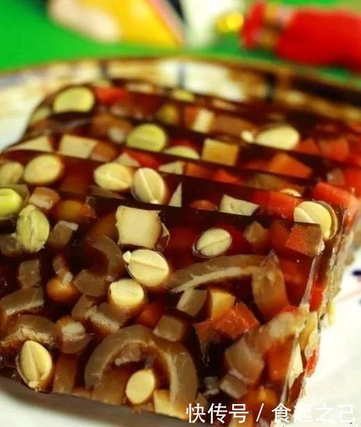 东北名菜—肉皮冻,调制醋蒜汁一口一个,老少皆宜