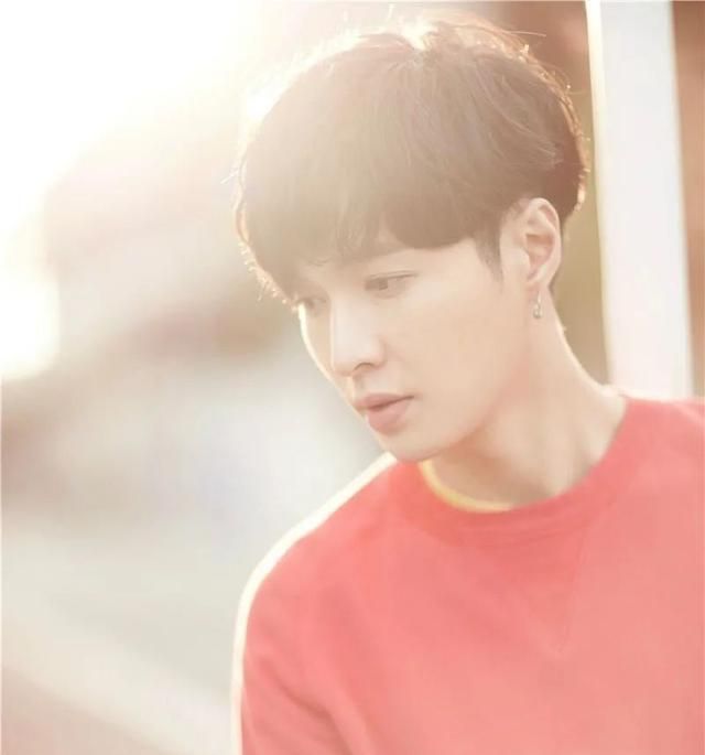 娱爷|张艺兴和黄渤走得很近,最近两人还合作了一些商务上的项目