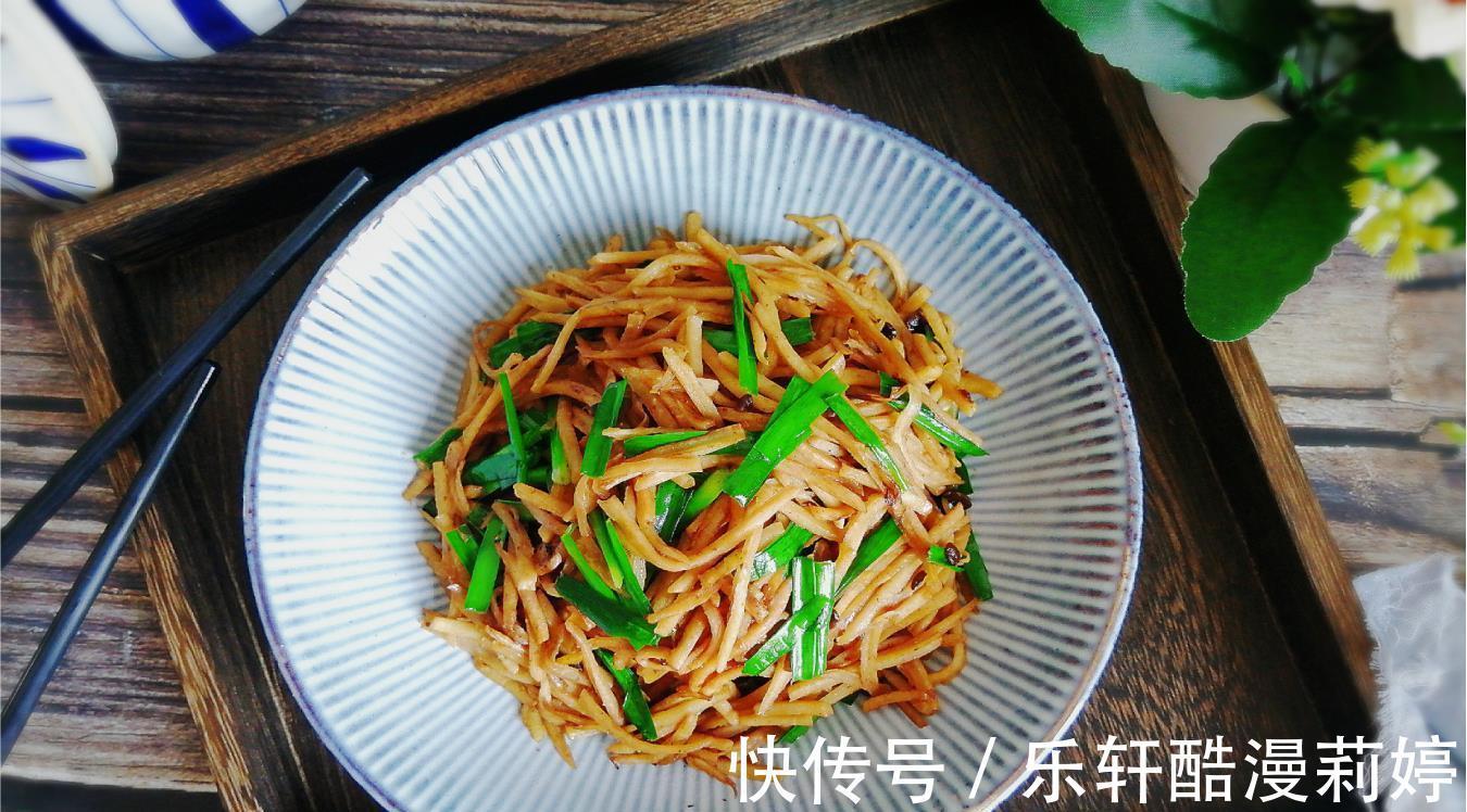 韭菜酱香芋头丝|九月,遇见这碱性蔬菜别手软,做法简单,营养极高,现在吃正当季