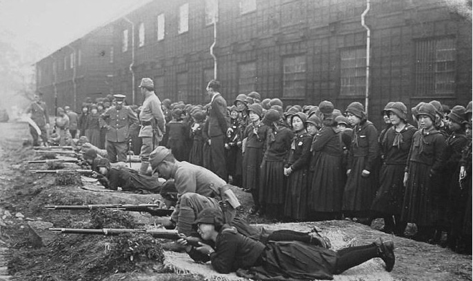 程度|二战时期，日本女人为了效忠天皇，究竟敢疯狂到什么程度？