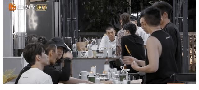 红牌|《披荆斩棘》二公洗牌，陈小春收编GAI引争议，提前收到红牌预警