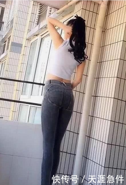 时尚|街拍:合身的牛仔裤,不仅提升自身的优雅气质,又显得时尚