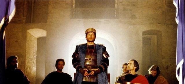 不愧为|凯撒大帝几乎得到了他的对手的帮助,他不愧为伟大的皇帝