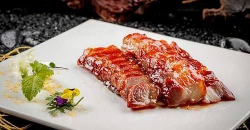  这一桌年夜饭，1汤5荤2素，是我最喜爱的菜肴，还全都是回忆