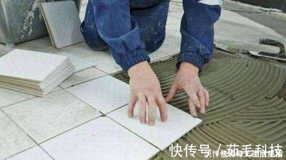 瓷砖|越来越多人不用水泥贴瓷砖了,他们都用这种材料来铺,省钱又方便!