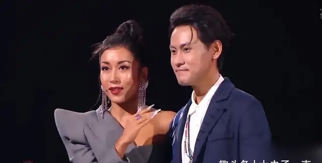 吴莫愁|好声音2021全球首播,赛制奇葩、质量拉胯,8位导师上演脱口秀