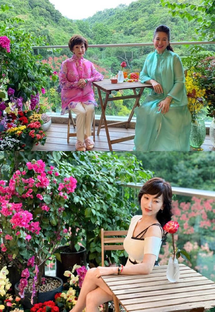 午马前女友豪宅设宴，65岁赵雅芝仙女裙出席，花园摆造型心情好