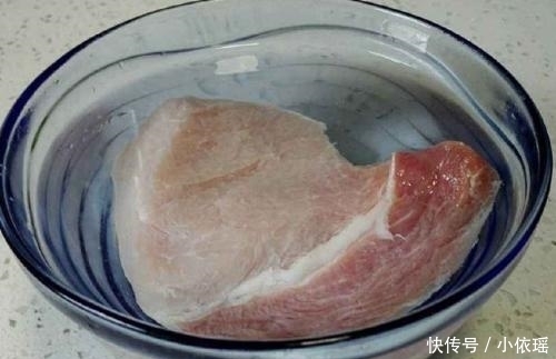 不论解冻什么肉,千万不要用水泡,高级大厨教我绝招,轻松就搞定