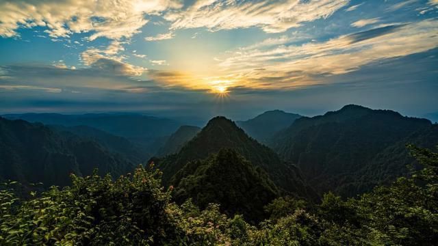 神秘感|峨眉山自带神秘感的云中寺院，有你不曾见过的美