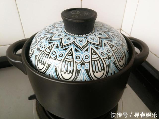 肉类|东坡肉怎么做？别用清水炖，正确做法5勺料汁焖一焖