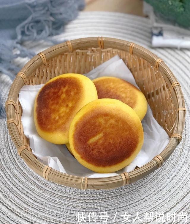 玉米面别再熬粥了,换这个吃法,金黄酥香,松软可口,5分钟一锅