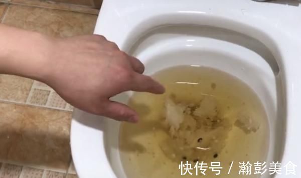 堵塞|马桶堵塞压根不用花钱通!自己用扫把就能疏通开,后悔现在才知道
