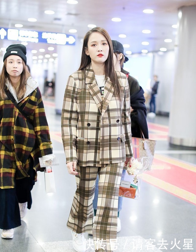 流行|冬季穿西装别配小皮靴了,今年流行这款鞋子,显瘦又洋气