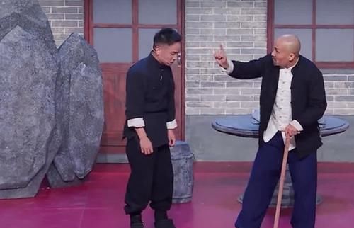 《金牌喜剧班》董建春、李丁成英达班独苗，韩云云被淘汰，梨园节目直接晋级