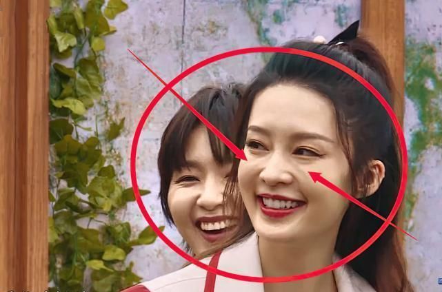 表情纹|李沁参加《跑男》,趁大笑时导演将镜头怼脸,真实颜值一览无余