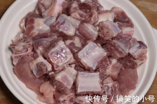 煮猪肉炖排骨,“最忌”放这3味料,很多人都习惯放,难怪不好吃