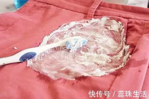 衣服不管染上什么,用这招都能洗掉,赶紧收藏