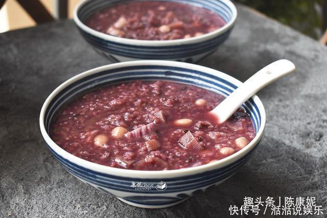  入秋|入秋了，早上喝粥好处多，五种食材煮粥，香滑浓稠，营养好消化
