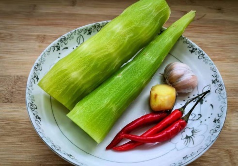  块钱|做凉拌菜，首选这个菜，比黄瓜脆，比萝卜甜，一斤才要2块钱