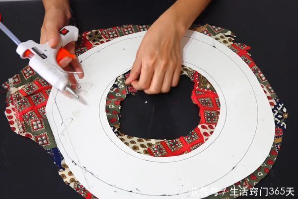 纸板上剪一大一小两个圆,简单改造成的东西,全家人都抢着用!