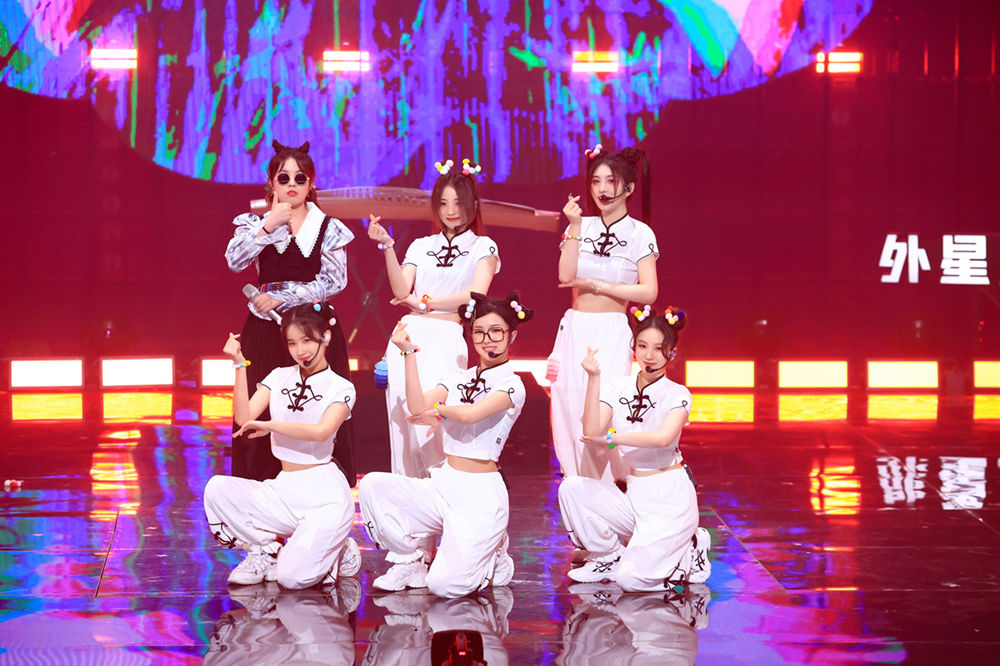 SING女团《中国潮音》改编《中国功夫》 魔性啾咪与多样才艺吸睛
