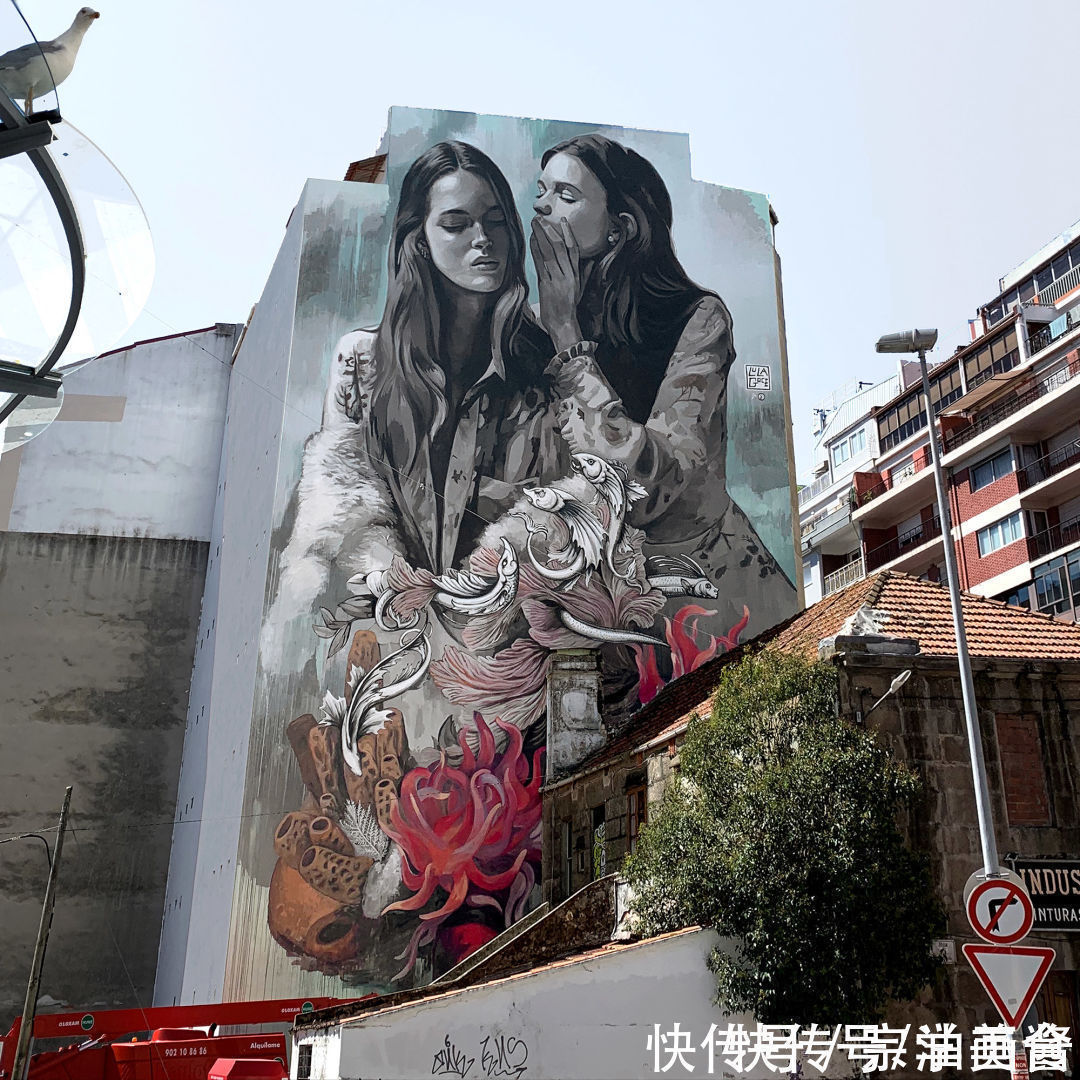 压迫感#用整栋楼作画布,她的涂鸦大到离谱,作品却让人感觉到舒缓