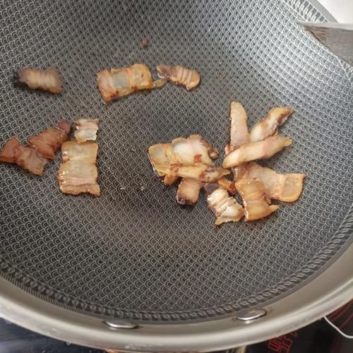  酱香蒜苔炒腊肉，简单快手，又香又鲜