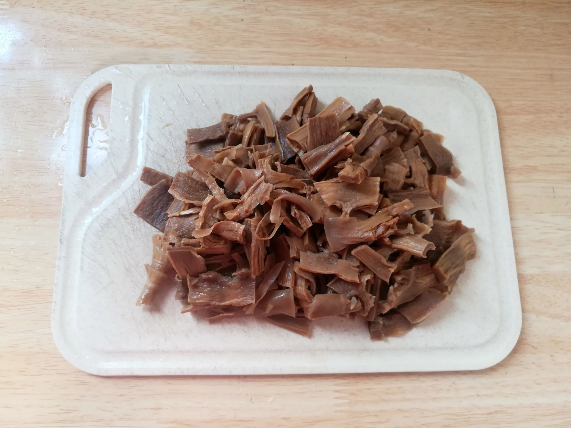 冬天吃山药白菜,都不如多吃它,我家每年囤一箱,炒菜炖肉都好吃