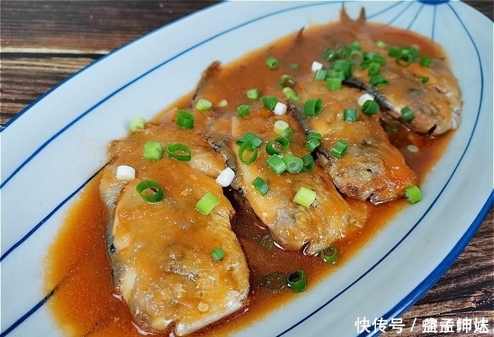 不管炖什么鱼,别再加醋了!试试新做法,肉质鲜嫩没腥味,太香了