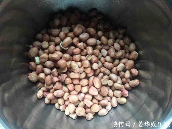 过年,花生米别再油炸了,试试这种新做法,比肉还香,上桌就扫光