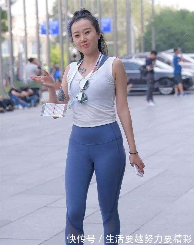 打底裤 洋气显瘦的打底裤穿搭彰显柔美气息，个性与气质并存，优雅美丽！