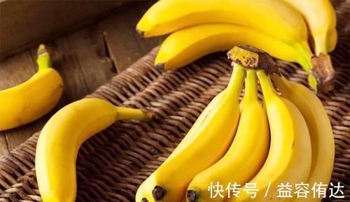 睡眠质量|3种食物是失眠“帮凶”，2种水果是助眠“高手”，吃对才能睡得香