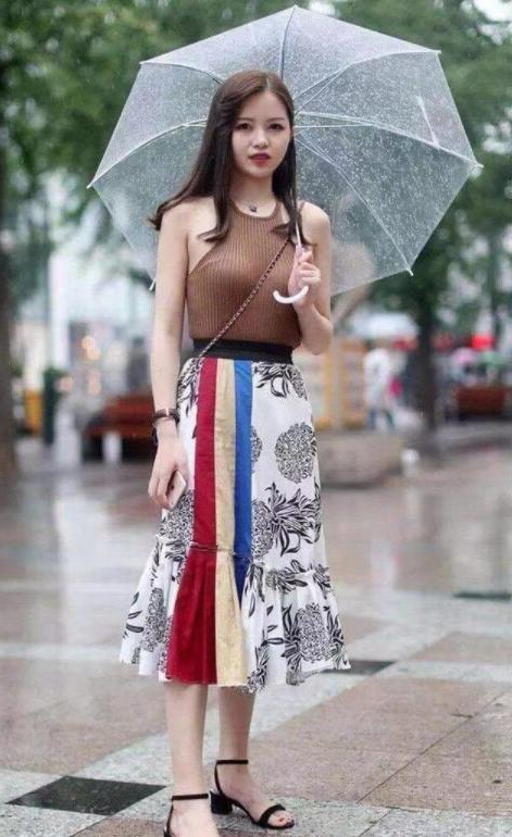 前卫感|活泼帅气的小姐妹,英姿飒爽的穿搭,前卫感十足!