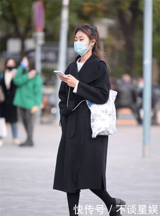  长款|初冬时节的一种保暖穿搭，厚实的长款大衣，简约保暖，还很美