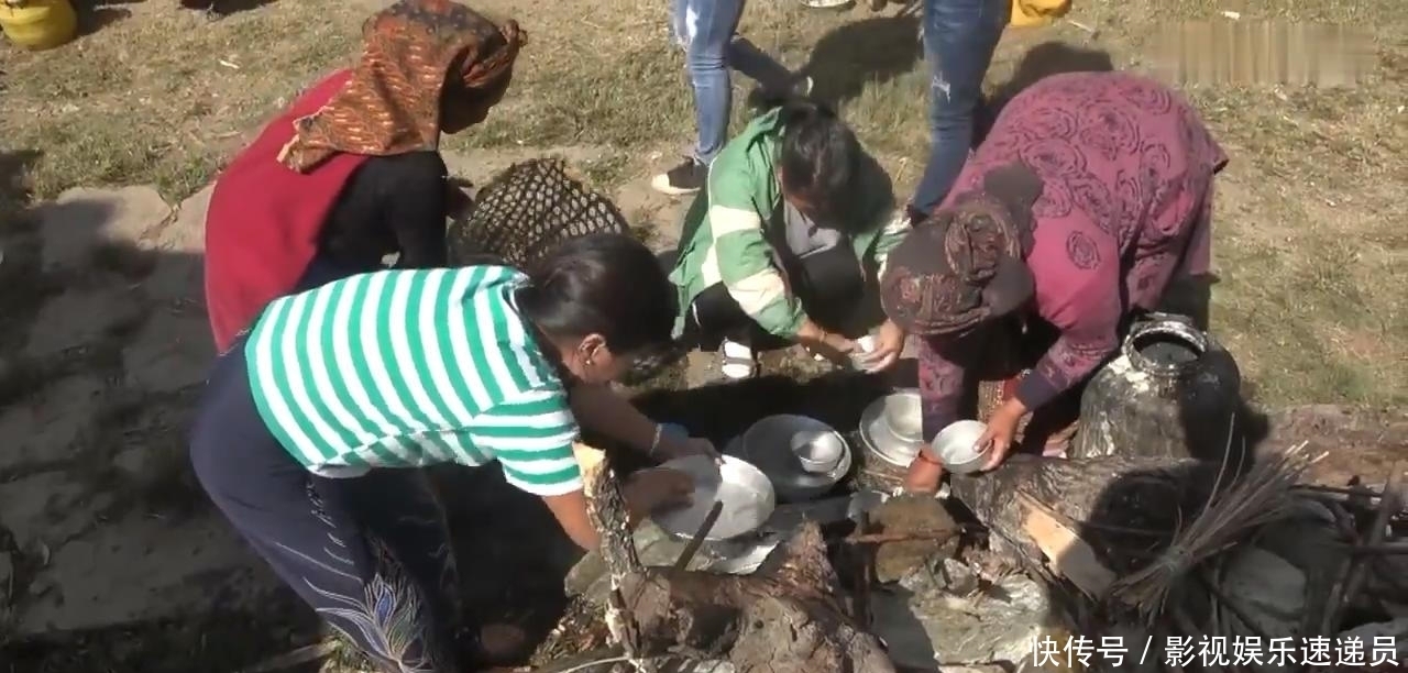 农村|尼泊尔农村大型酒席,场面壮观,只吃一个菜咖喱羊肉配米饭