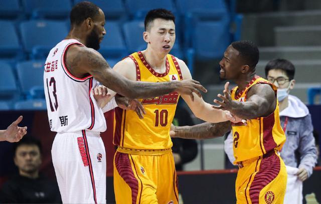 广东宏远|23分20板，19分9板！31岁国手复出，彻底激活易建联，杜锋太幸福