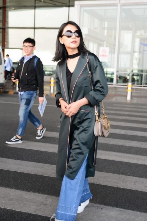 穿出高级|高圆圆真是天生丽质！“睡袍”也穿出时尚感，慵懒简约不失女人味