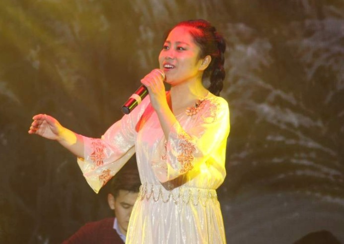 周赛|她为获得《星光大道》冠军,倾家荡产却被淘汰,一怒之下曝光内幕