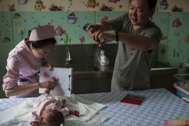 医生|宝宝出生后为啥要被留脚印医生不会告诉你,但父母要知道!