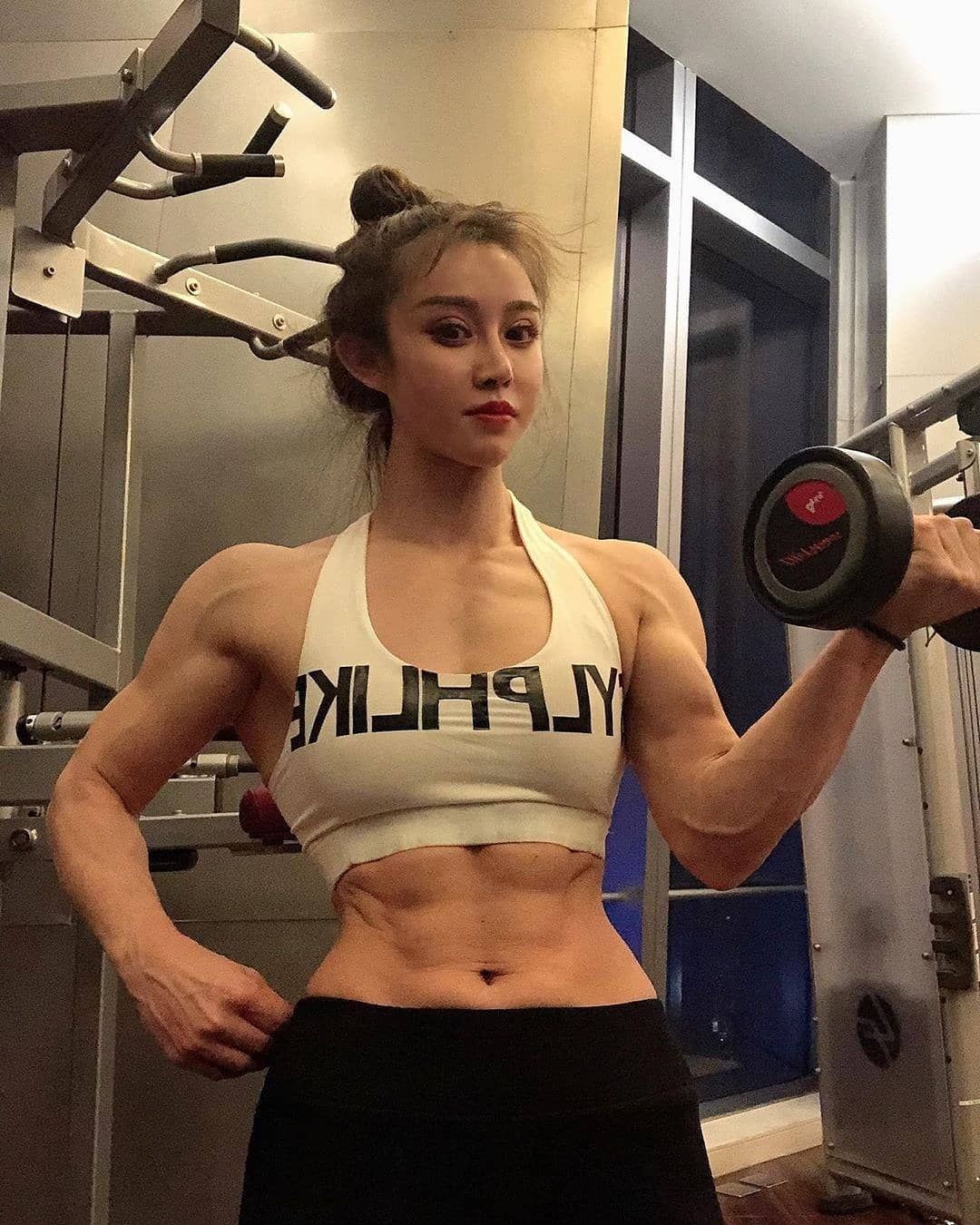 青岛|青岛肌肉辣妈，这身肌肉是什么水平？敢和男人叫板吗？