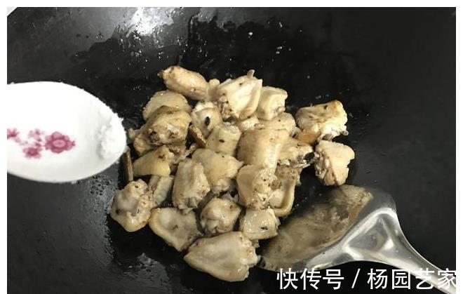 鲜香|鸡翅最简单的做法，10分钟端上桌，鲜香嫩滑，比可乐鸡翅还好吃