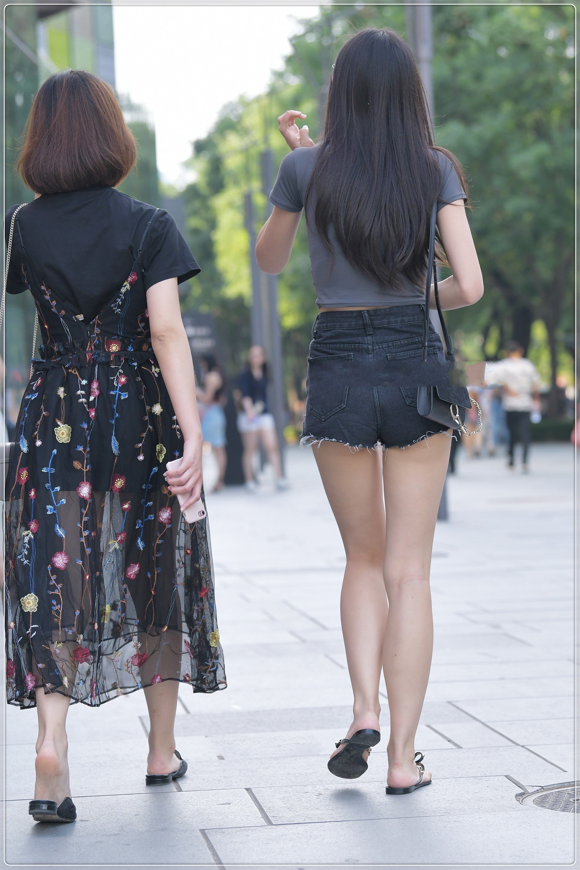 五彩长裙|T恤加短裤又美又飒，五彩长裙清新自然，风格独特